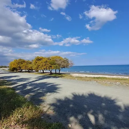 Relaxing Seaside Manors *